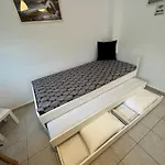 Apartament 4 *