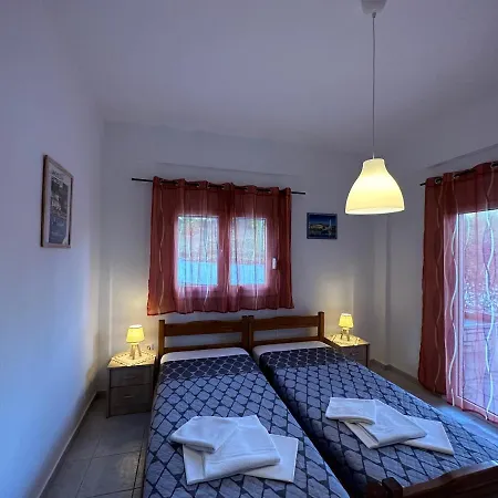 4 Apartment *