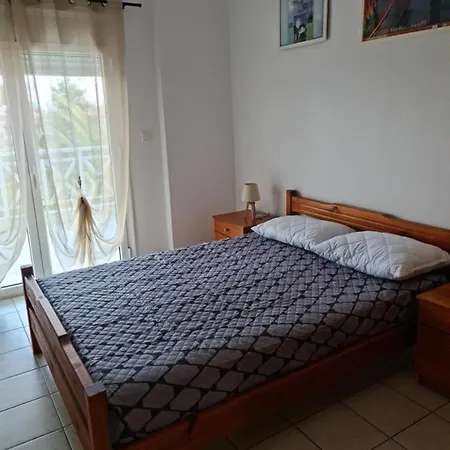 4 Apartment *