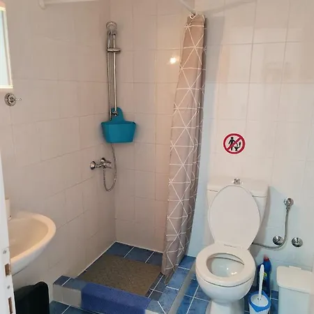 Apartment 4 *