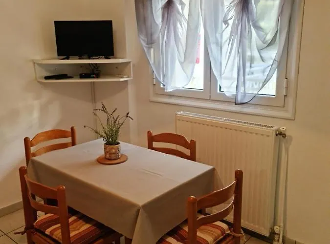 Apartamento 4 *